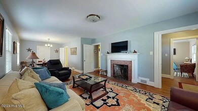 1105 W Rock Spring Rd in Greenville, NC - Building Photo - Building Photo