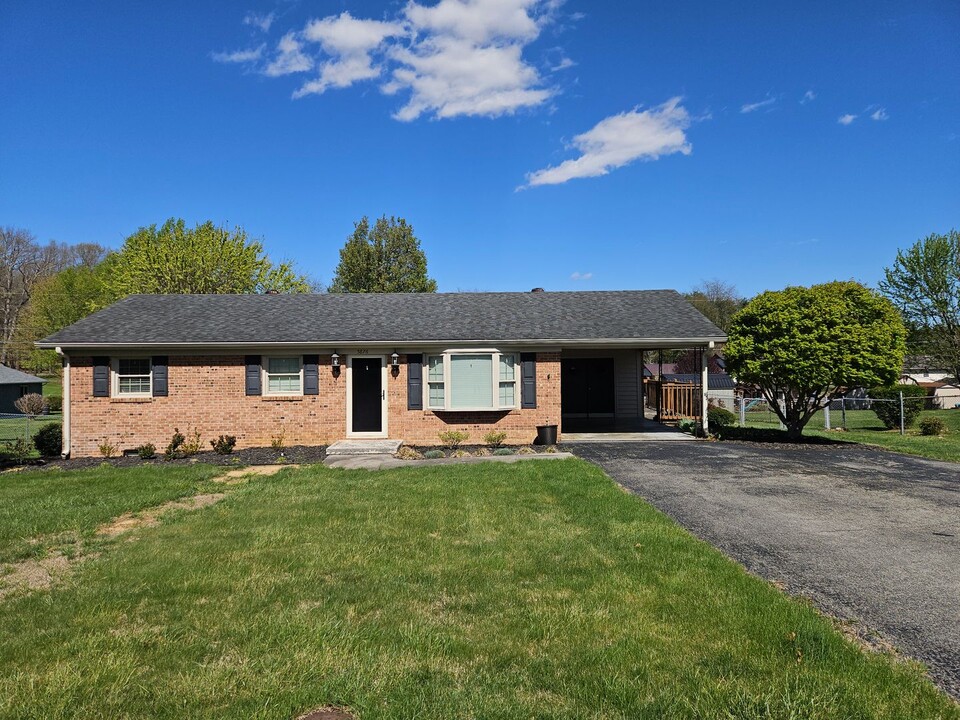 5876 Jewell Ave in Dublin, VA - Building Photo