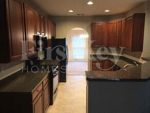 6287 Greenock Dr in Stone Mountain, GA - Foto de edificio - Building Photo