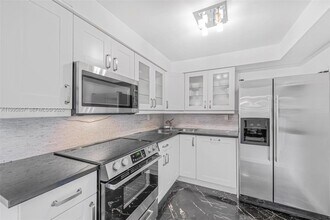 1658 Bay Rd in Miami Beach, FL - Building Photo - Building Photo