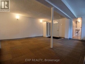 1 Chilton Rd in Toronto, ON - Building Photo - Building Photo