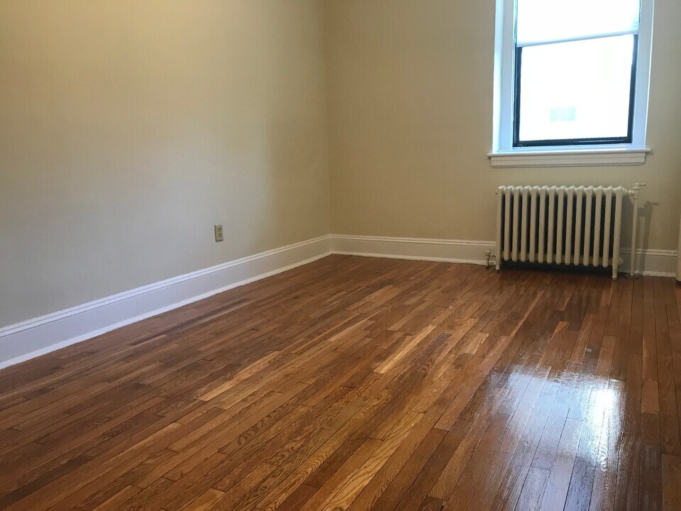 230 Essex St, Unit 223 essex in Melrose, MA - Building Photo
