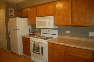 404 Village Creek Dr in Lake In The Hills, IL - Building Photo - Building Photo
