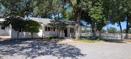 8424 Silver Bridge Rd in Palo Cedro, CA - Building Photo - Building Photo