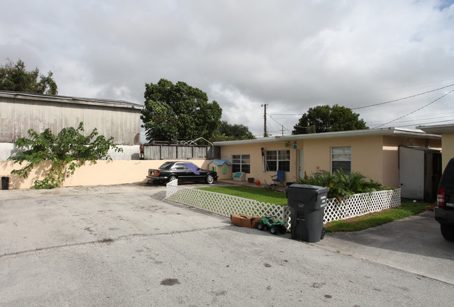 512 NW 60th Ter in Hollywood, FL - Building Photo - Building Photo