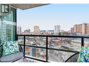 1003 Burnaby St in Vancouver, BC - Building Photo - Building Photo