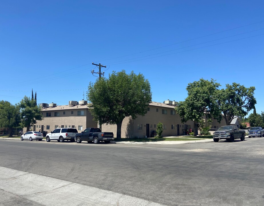 1131 Lincoln St in Bakersfield, CA - Building Photo