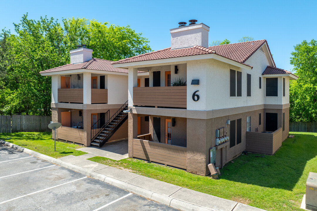 Encanta Villa Apartments in San Antonio, TX - Foto de edificio