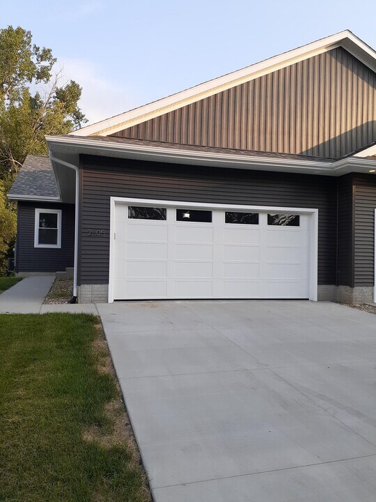2805 Terrace Dr, Unit 1 in Cedar Falls, IA - Building Photo