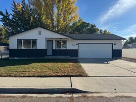 903 Sunny Ln in Nampa, ID - Building Photo