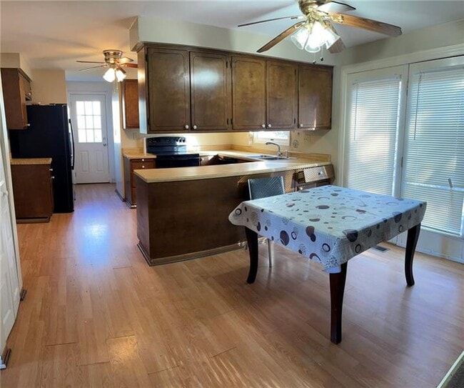 1293 Manor Dr in Pittsburgh, PA - Building Photo - Building Photo