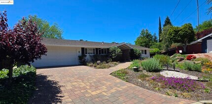 2 Rae Ct in Orinda, CA - Building Photo - Building Photo