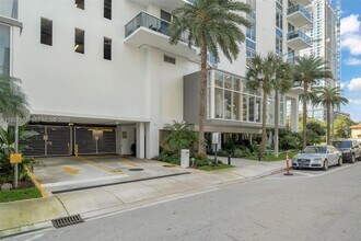 600 NE 27th St, Unit 2401 in Miami, FL - Foto de edificio - Building Photo