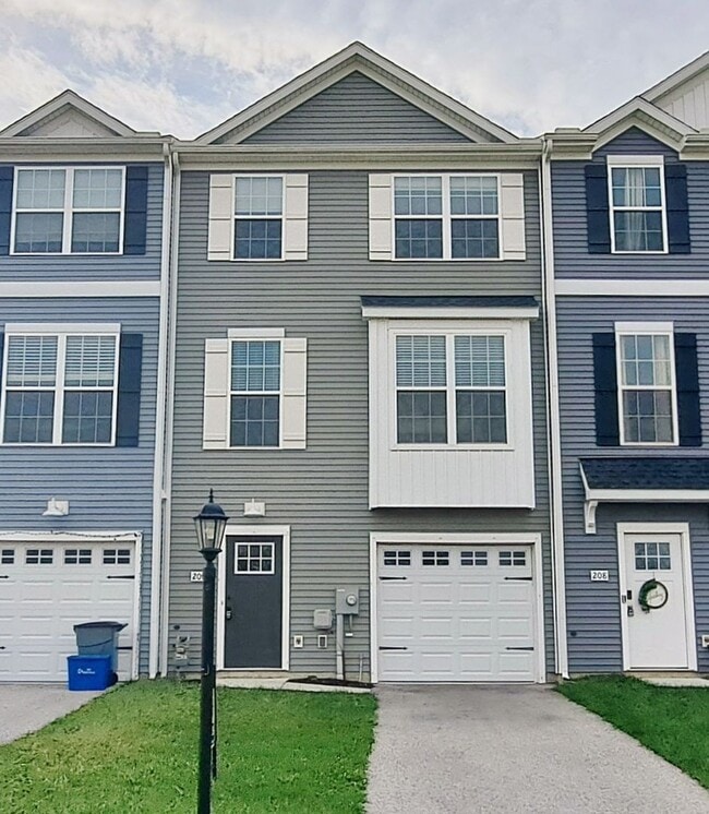 206 Overlook Dr. in Hanover, PA - Foto de edificio - Building Photo