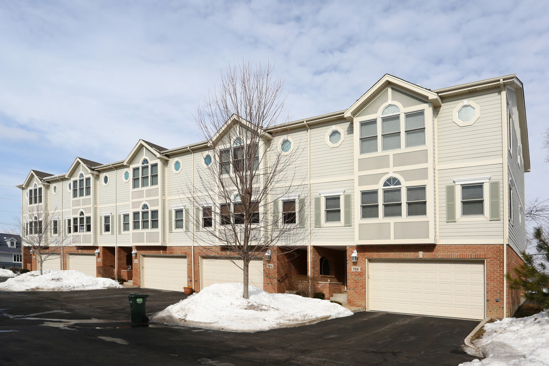 Townes of St. James in Palatine, IL - Foto de edificio