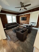 Flint 301 S Kenmore LLC in Los Angeles, CA - Foto de edificio - Interior Photo