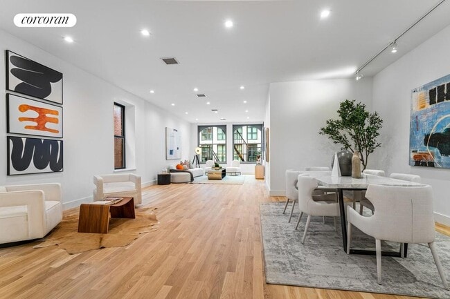 228 W Broadway in New York, NY - Building Photo - Building Photo