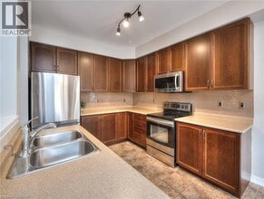 4646 Thomas Alton Blvd in Burlington, ON - Building Photo - Building Photo