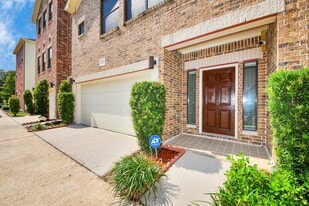3703 Main Plaza Dr in Houston, TX - Building Photo