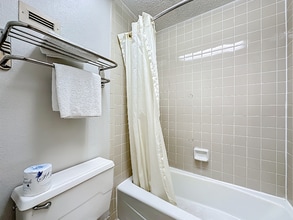 910 Suemac Rd in Jacksonville, FL - Foto de edificio - Building Photo