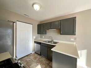 290 Crestview Dr in Wauconda, IL - Building Photo - Building Photo