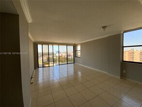 1470 NE 123rd St in North Miami, FL - Foto de edificio - Building Photo