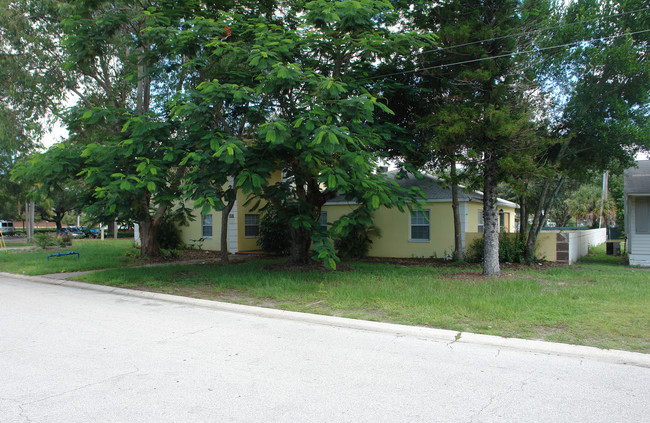 3267 36th Ave N in St. Petersburg, FL - Foto de edificio - Building Photo