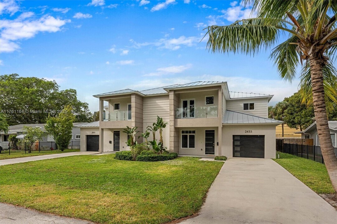 2431 NE 20th Ave in Lighthouse Point, FL - Building Photo
