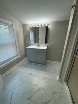 107 Jansen Ave in Essington, PA - Building Photo