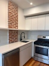 568 Communipaw Ave, Unit 206 in Jersey City, NJ - Foto de edificio - Building Photo