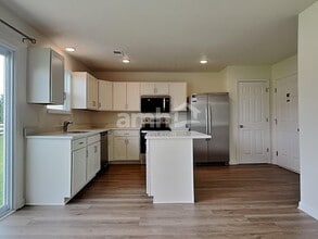 817 Prescot Cir in Trenton, OH - Foto de edificio - Building Photo