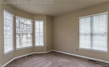 29306 Weston Dr in Novi, MI - Building Photo - Building Photo