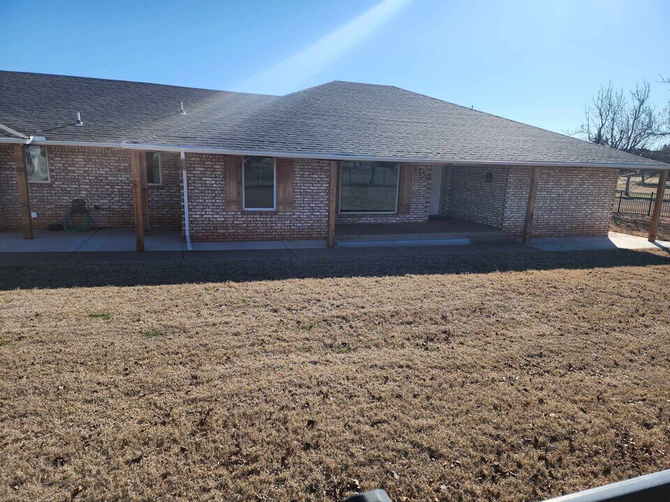 1750 S May Ave in Guthrie, OK - Building Photo