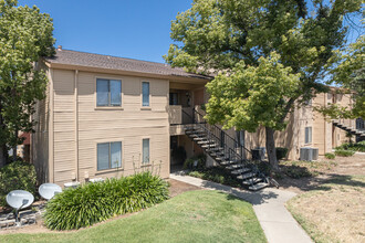 Ellis Lake Apartments in Marysville, CA - Building Photo - Building Photo