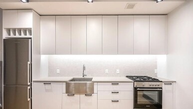 42-22 27th St, Unit Long Island City in Queens, NY - Foto de edificio - Building Photo