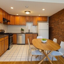 22 S Huntington Ave, Unit 2 in Boston, MA - Building Photo - Building Photo