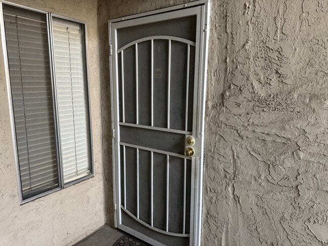 12716 Lakeshore Dr, Unit APT C in Lakeside, CA - Building Photo - Building Photo