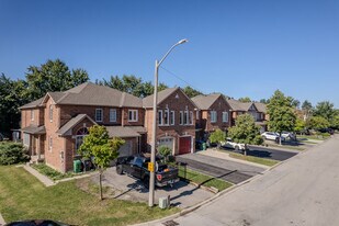 1 Berkindale Crt in Brampton, ON - Building Photo