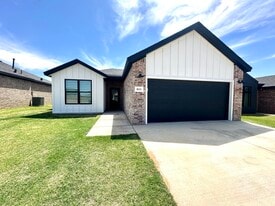 611 E 14th St in Wolfforth, TX - Building Photo