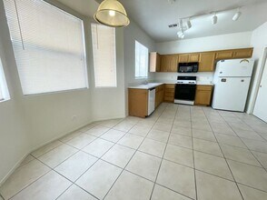 5936 Wood Petal St in Las Vegas, NV - Foto de edificio - Building Photo
