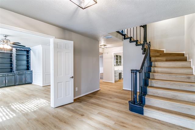 2 Linderhof Cir in Bedford, TX - Foto de edificio - Building Photo