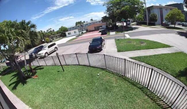 801 NE 10th St in Hallandale Beach, FL - Building Photo - Building Photo
