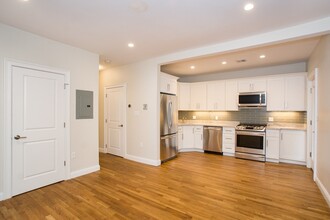 283 Chelsea St, Unit #1 in Boston, MA - Building Photo - Building Photo