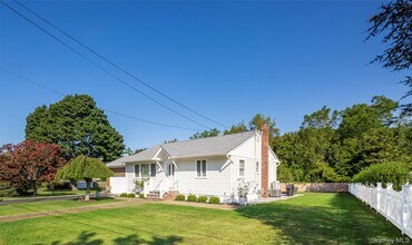 275 Maier Pl in Southold, NY - Building Photo - Building Photo