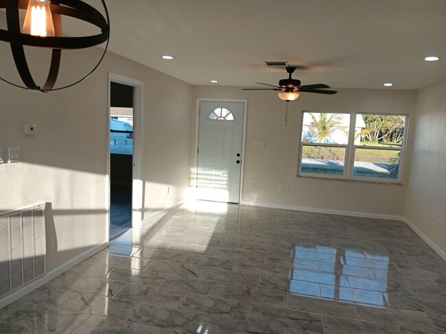 107 Bedford Dr in Fort Pierce, FL - Building Photo - Building Photo