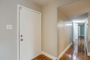 5809 Harvest Hill Rd in Dallas, TX - Building Photo