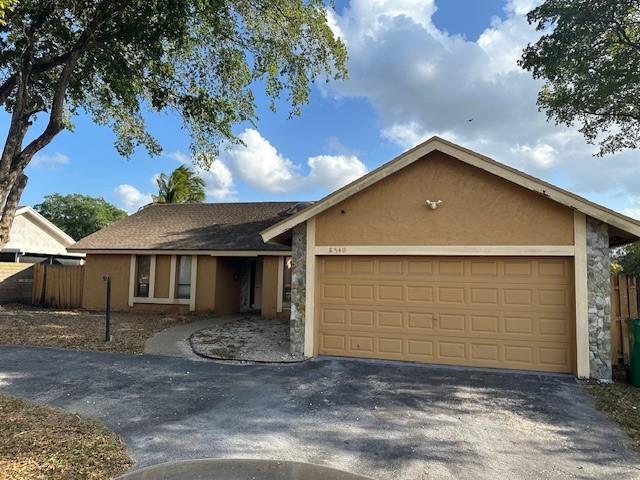 8340 NW 51st St in Lauderhill, FL - Building Photo