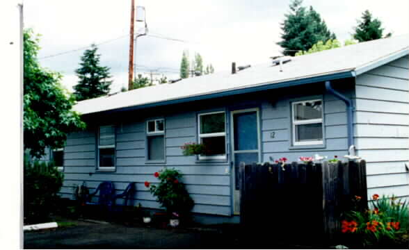 12437 SW Hall Blvd in Tigard, OR - Foto de edificio - Building Photo