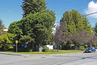 Skyline Apartments in White Rock, BC - Building Photo - Building Photo