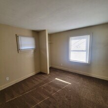 335 S Oakland Ave in Indianapolis, IN - Building Photo - Building Photo